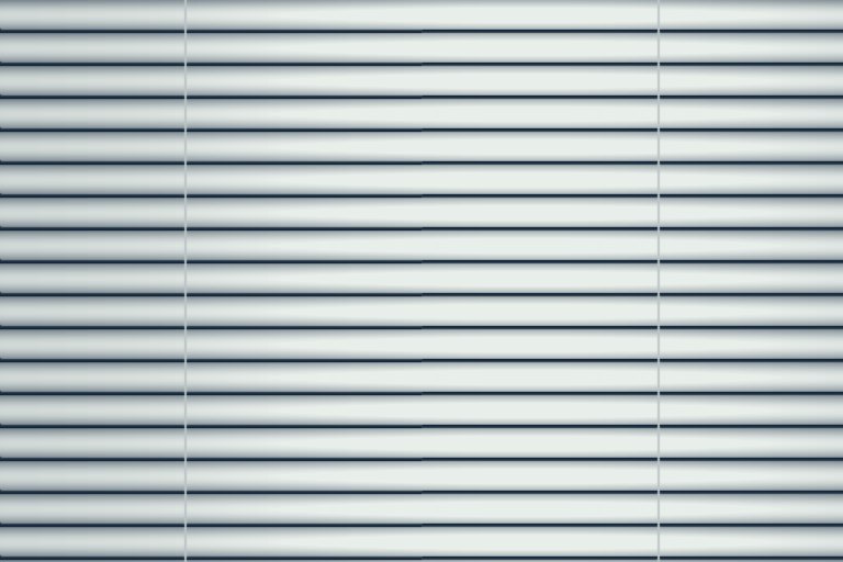 Clean horizontal window blinds